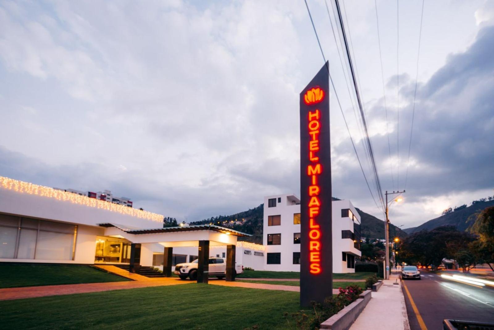 Hotel Miraflores Ambato Kültér fotó
